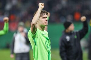 Ein leidenschaftliches Fußballspiel mit Werder Bremen und VfL Wolfsburg, entscheidendes Last-Minute-Tor.