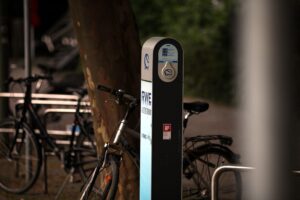 Elektroautoladestation, Verkehrsinfrastruktur, E-Mobilität, Bundesregierung, Preistransparenz, Zukunftsplan 2030.