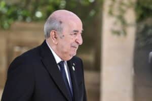Algeriens Präsident Tebboune begnadigt Schriftsteller Sansal, symbolisiert humanitäre Geste zwischen Deutschland und Algerien.