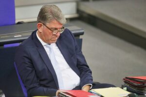 Wolfram Weimer im Fokus: Kritik an Interessenkonflikten und der Bedeutung des Ludwig-Erhard-Gipfels.
