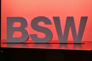 BSW-Vertreter betonen Holocaust-Erinnerung, lehnen Relativierung entschieden ab, zeigen Solidarität mit Opfern.