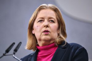 Bärbel Bas warnt vor Kohalitionsbruch, fordert Unionsfraktion zur Unterstützung des Rentenpakets auf.