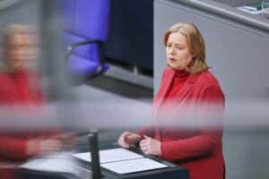 Bärbel Bas spricht über Bürgergeldreform und argumentiert gegen Kritik der Jusos.