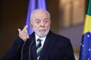 Lula spricht bei Klimakonferenz, fordert finanzielle Verantwortung reicher Länder für den Klimaschutz.