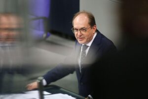 Bundesinnenminister Dobrindt diskutiert Flüchtlingsintegration, Abschiebungen und Rückkehrmöglichkeiten nach Syrien und Afghanistan.