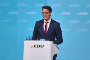 Sören Link lehnt Spitzenkandidatur bei NRW-Wahl ab, bleibt Oberbürgermeister in Duisburg.