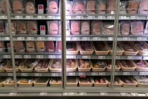 Preise für tierische Produkte steigen, während pflanzliche Erzeugnisse deutlich günstiger werden.