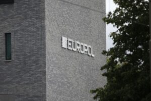 Europol beschlagnahmt gefälschtes und gefährliches Spielzeug zur Sicherheit von Kindern.