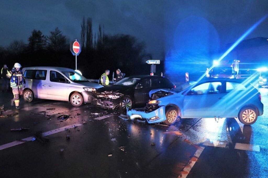 Frontalzusammenstoß an Warburger Autobahnauffahrt