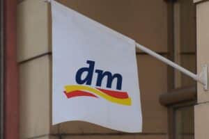 Drogeriemarkt "dm" plant Versand rezeptfreier Medikamente, sorgt für Bedenken bei Apothekern und Politikern.