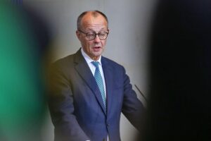 Friedrich Merz bei einer politischen Veranstaltung, mit Fokus auf aktuelle Debatten und Herausforderungen.