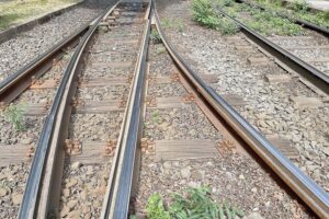 Schienen in Hamburg symbolisieren den Start des Bahnprojekts Westumfahrung Alte Süderelbe.