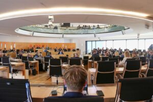 Der Hessische Landtag genehmigt Nachtragshaushalt mit 300 Millionen Euro Soforthilfe für Kommunen.