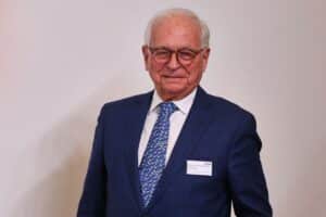 Wolfgang Ischinger bei der Münchner Sicherheitskonferenz, fordert europäischen Friedensplan für Ukraine.