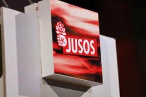 Juso-Logo mit Aufforderung für mehr soziale Klarheit und Mut in der SPDpolitik.