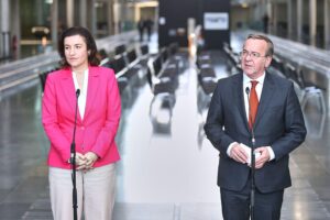 Bundesregierung präsentiert nationale Weltraumsicherheitsstrategie: Zusammenarbeit für Sicherheit im All und internationale Kooperation.