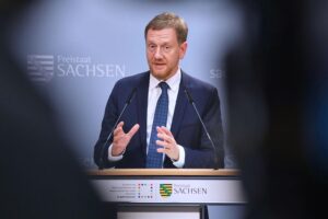 Michael Kretschmer warnt vor Minderheitsregierung; betont Stabilität und Entscheidungsfähigkeit für Deutschland.