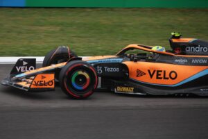 Lando Norris jubelt im McLaren, steht in der Pole-Position für den GP von Sao Paulo.
