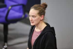 Violetta Bock bei der Diskussion über Klimagerechtigkeit und den Tropenwald-Fonds in Berlin.