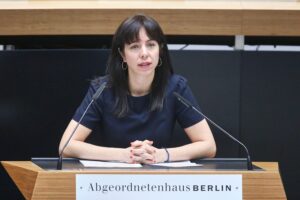 Elif Eralp als neue Spitzenkandidatin der Linken für die Abgeordnetenhauswahl in Berlin.