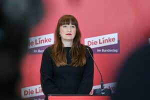 Heidi Reichinnek in Berlin, kritisch zur Rentenpolitik der schwarz-roten Regierung, engagiert für Rentner.