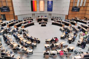 Sitzung im Berliner Abgeordnetenhaus: Fraktionen diskutieren Untersuchung der CDU-Fördergeldaffäre zur Antisemitismusbekämpfung.