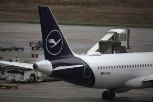 Lufthansa-Maschine zur Unterstützung der Bundeswehr im Krisenfall, Sicherheitstechnik am Flughafen.