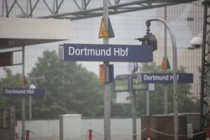 Ein Polizei-Einsatz am Dortmunder Hauptbahnhof nach einer lebensgefährlichen Verletzung eines Mannes.