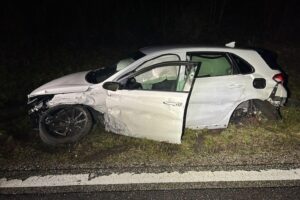Alkoholisierter Fahrer verursacht schweren Unfall mit hohem Sachschaden auf Autobahn 8.