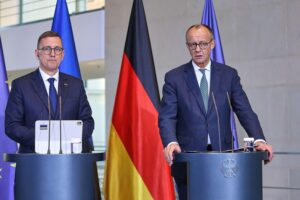 Friedrich Merz und Kristen Michal diskutieren über Sicherheitspolitik und Ukrainekrieg in Berlin.