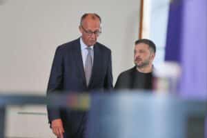 Friedrich Merz und Wolodymyr Selenskyj diskutieren über Korruption und Unterstützung für die Ukraine.