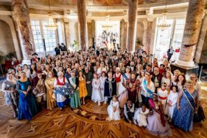 Ministerpräsident Rhein und Frau empfangen hessische Hoheiten im festlichen Schloss Biebrich.