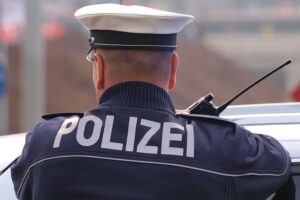 Polizei im Einsatz nach Missverständnis wegen angeblicher Einbruchversuch mit einem Messer in Gera.