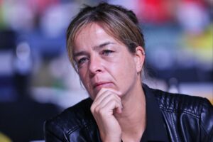 Mona Neubaur warnt vor Zusammenarbeit mit der AfD, betont Demokratie für stabile Wirtschaft.