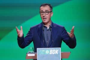 Cem Özdemir spricht selbstkritisch über Grüne, warnt vor Besserwisserei und sucht Zusammenarbeit.