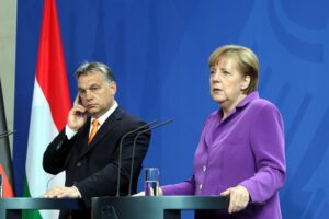 Viktor Orbán und Angela Merkel diskutieren über Zusammenarbeit, Frieden und Russland-Politik.