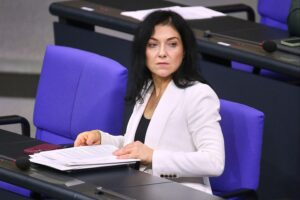 Katherina Reiche trifft Partner in den VAE und Katar zur Stärkung wirtschaftlicher Beziehungen.