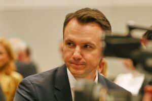 Pascal Reddig steht inmitten eines politischen Konflikts über das Rentenpaket in Berlin.