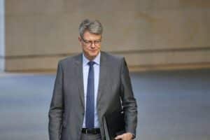 Forschungsanlage für klimafreundliche Kraftstoffe in Leuna, unterstützt durch Bundesverkehrsministerium, mittelfristige Förderung.