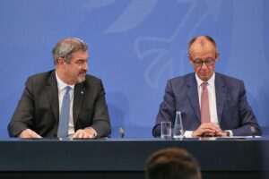 Markus Söder und Friedrich Merz beim Deutschlandtag der Jungen Union, politische Unterstützung und Debatte.
