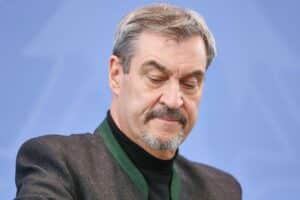 Markus Söder warnt vor Spekulationen über Minderheitsregierung und Einfluss der AfD.