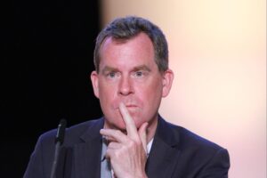Ulf Kämpfer, SPD-Spitzenkandidat, lächelt zufrieden nach Wahlergebnis in Schleswig-Holstein.