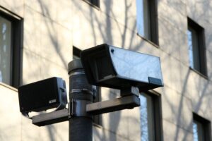Mobile Überwachungskamera im Celtispark zur Kriminalitätsbekämpfung und Sicherheitserhöhung in Nürnberg.