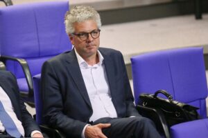 Stefan Nacke betont das Ende von Minijobs für bessere soziale Absicherung und Arbeitsbedingungen.