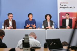 Sahra Wagenknecht tritt als Parteivorsitzende zurück, Fabio De Masi folgt als Nachfolger.