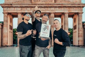 Frei Wild erhält den "Nummer 1 Award" für ihr erfolgreiches Album in Deutschland.