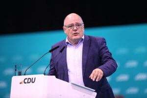 Steffen Kampeter bekräftigt den Schutz der Tarifautonomie gegen EU-Richtlinie zur Entgelttransparenz.