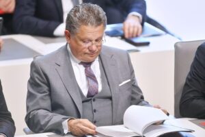 Andreas Philippi diskutiert die Mindestlohnerhöhung und deren wirtschaftliche Vorteile für Niedersachsen.