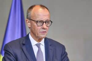 Friedrich Merz spricht über Wirtschaftskrise, Reformbedarf und gesellschaftliche Spannungen in Deutschland.