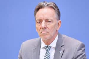 Bundeskriminalamt-Präsident spricht über Drohnenüberwachung und Sicherheitsmaßnahmen in Deutschland.